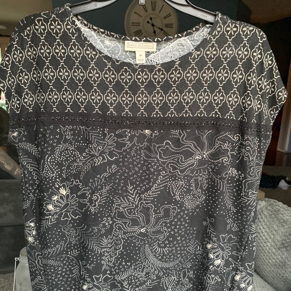 EUC Dana Buchman shirt-sleeve women’s top, sz M - Picture 1 of 3